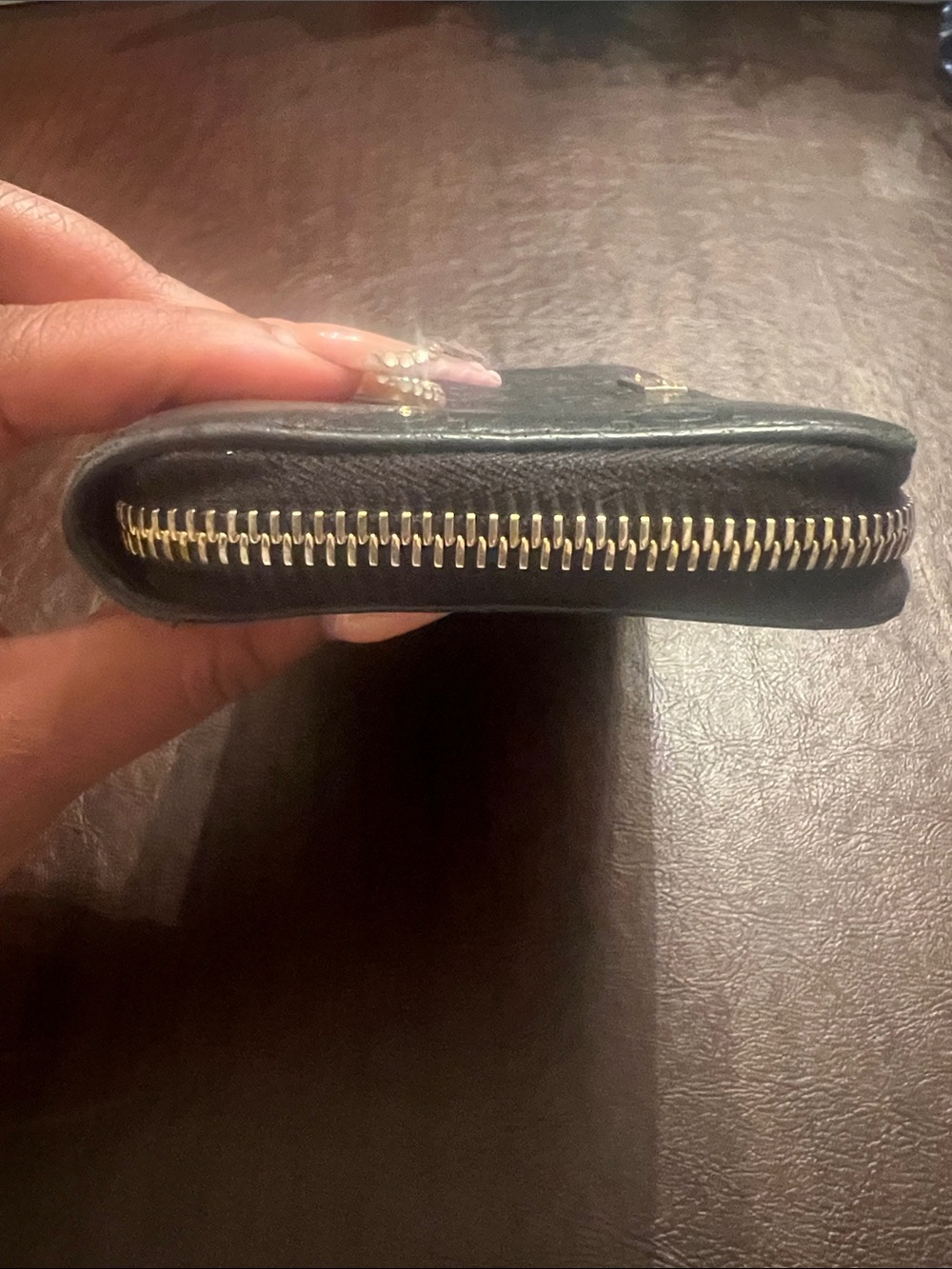 Gucci Black GG-Embossed Leather Zip Wallet with Gold Plaque - Picture 6 of 13